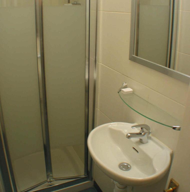 Falcon Hotel London Ngoại thất bức ảnh