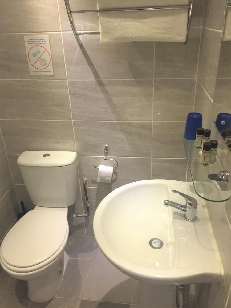 Falcon Hotel London Ngoại thất bức ảnh